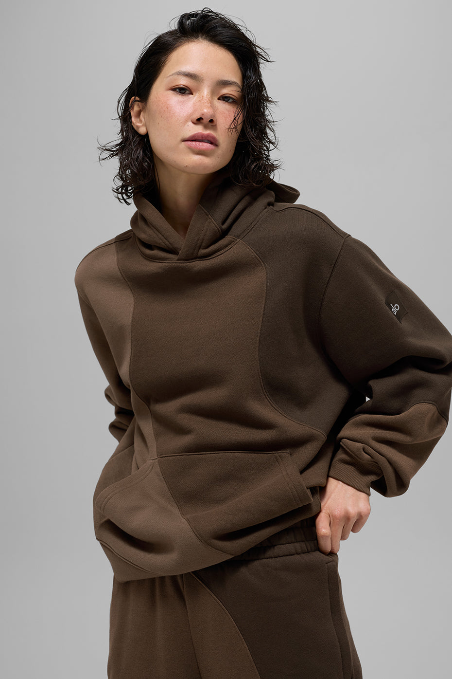 Alo Yoga Make Waves Hoodie - Espresso Tonal - imagen 1