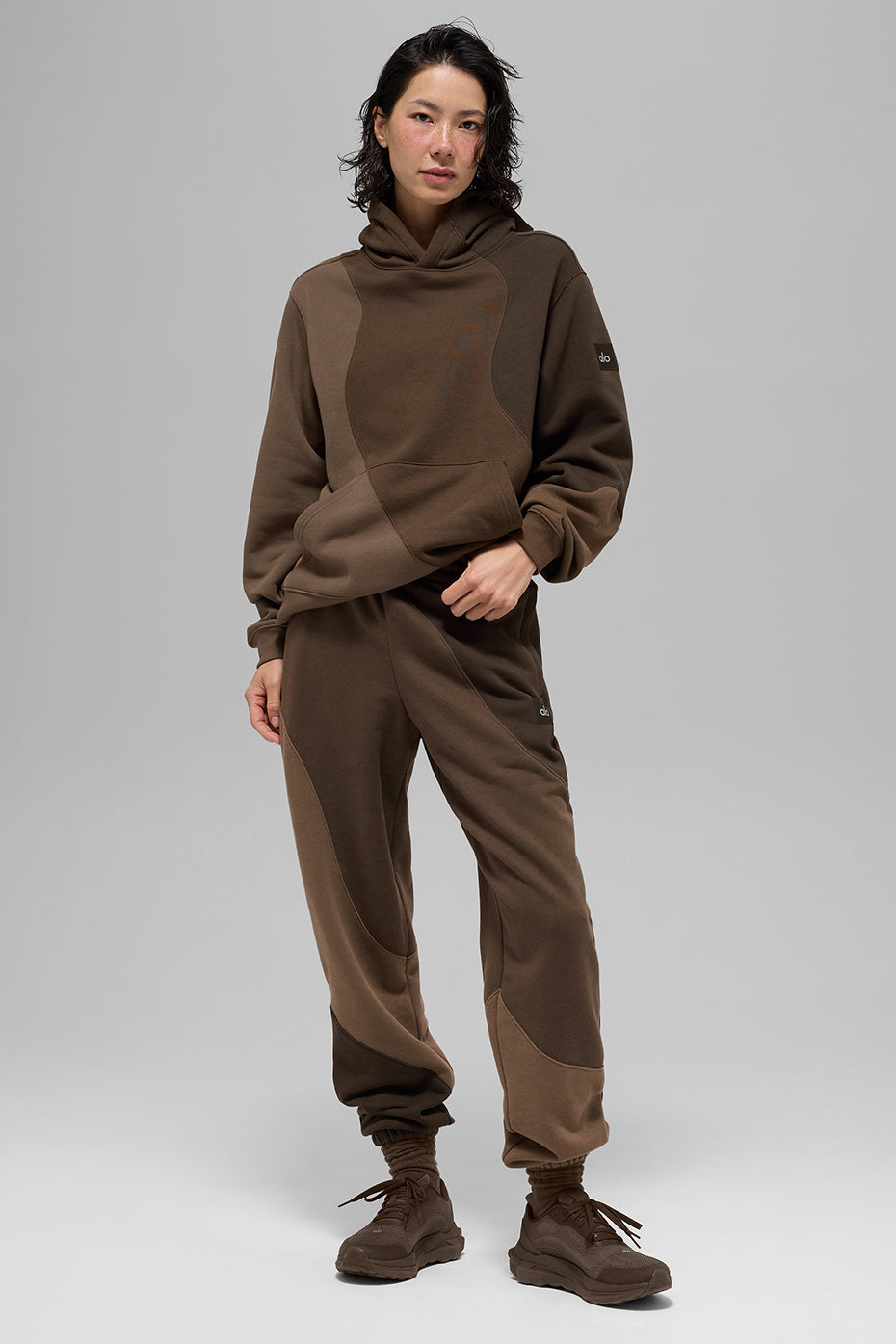 Alo Yoga Make Waves Hoodie - Espresso Tonal - imagen 4
