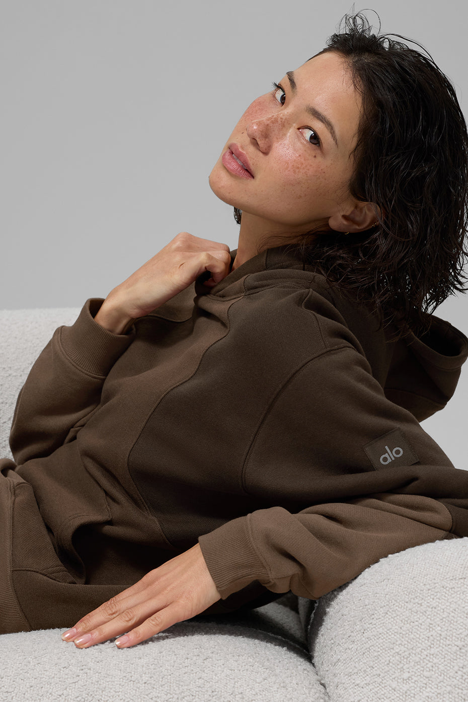 Alo Yoga Make Waves Hoodie - Espresso Tonal - imagen 3
