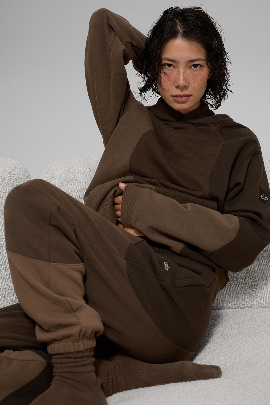 Alo Yoga Make Waves Hoodie - Espresso Tonal - imagen 5