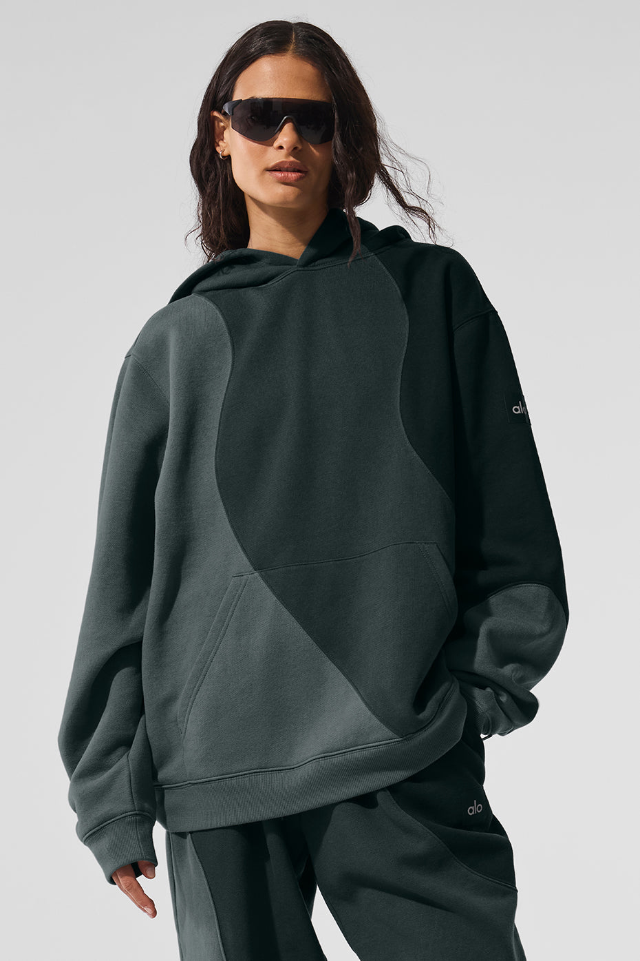 Alo Yoga Make Waves Hoodie - Charcoal Green Tonal - imagen 1