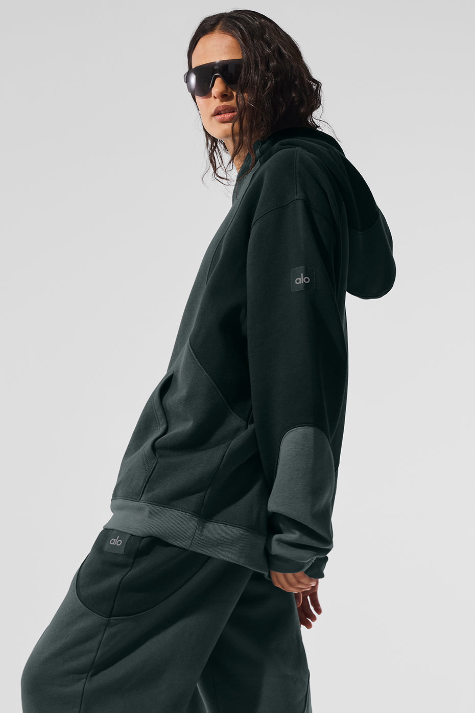 Alo Yoga Make Waves Hoodie - Charcoal Green Tonal - imagen 3