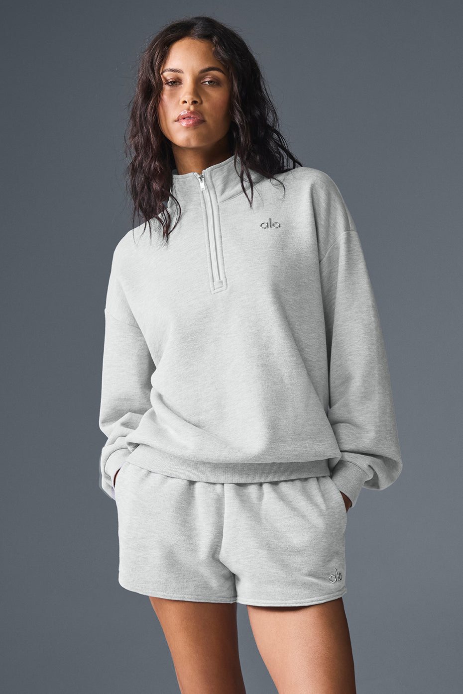 Alo Yoga Accolade 1/4 Zip Pullover - Athletic Heather Grey - imagen 3
