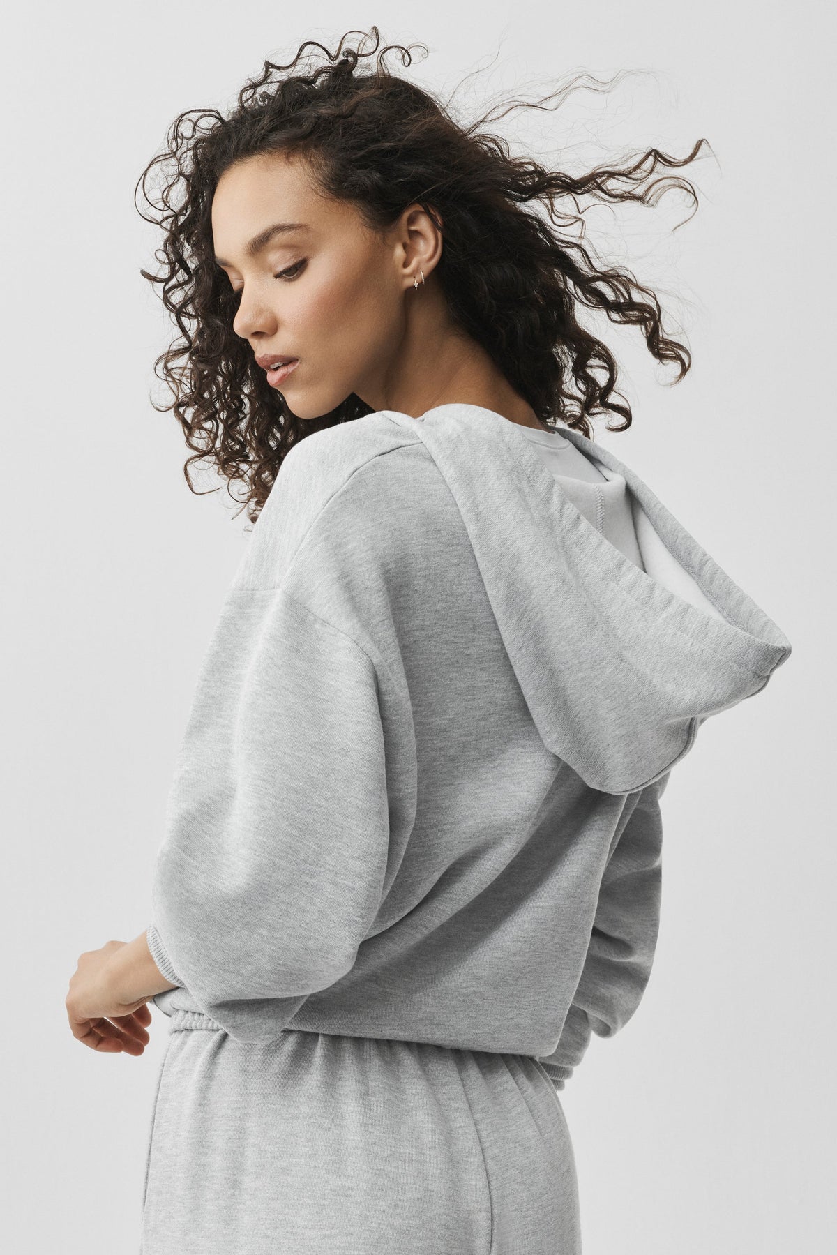 Alo Yoga Accolade Full Zip Hoodie - Athletic Heather Grey - imagen 2