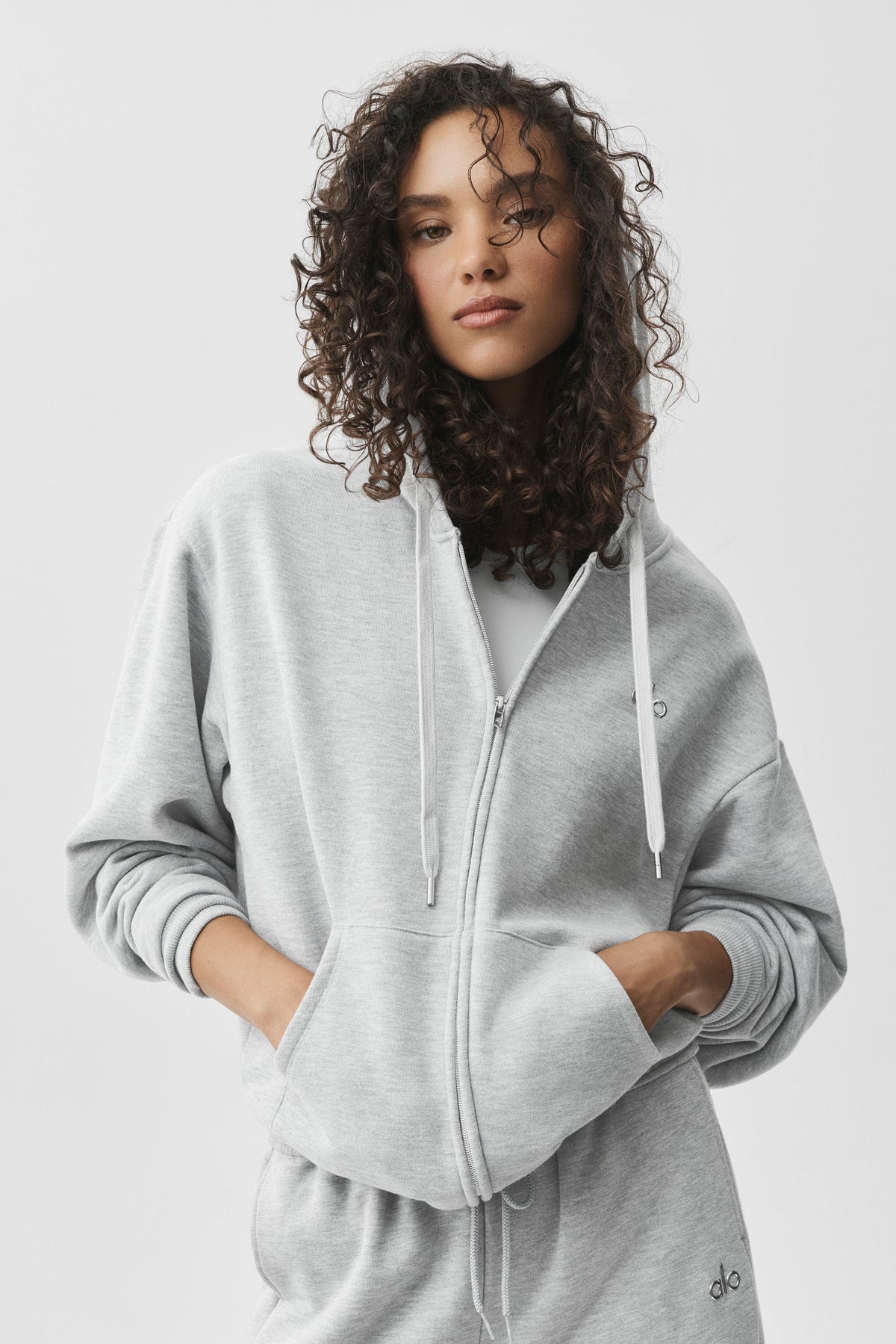Alo Yoga Accolade Full Zip Hoodie - Athletic Heather Grey - imagen 4