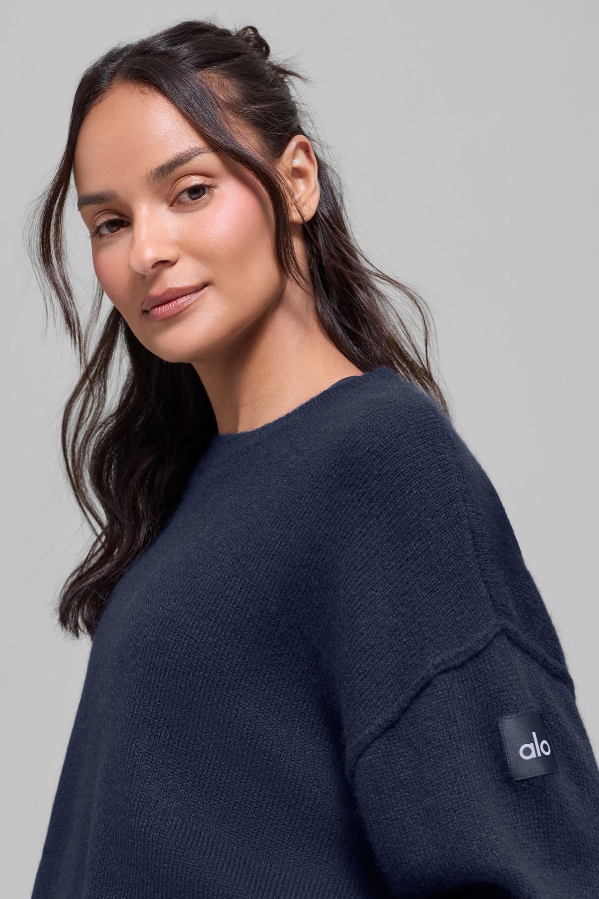 Alo Yoga Unisex Wool Cashmere New Class Crewneck Sweater - Navy - imagen 2