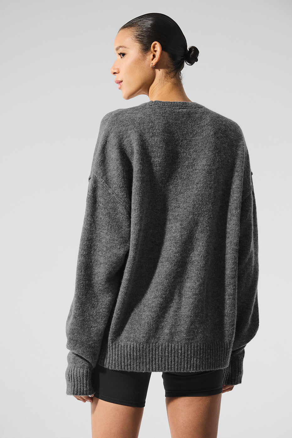 Alo Yoga Unisex Wool Cashmere New Class Crewneck Sweater - Platinum Grey - imagen 3