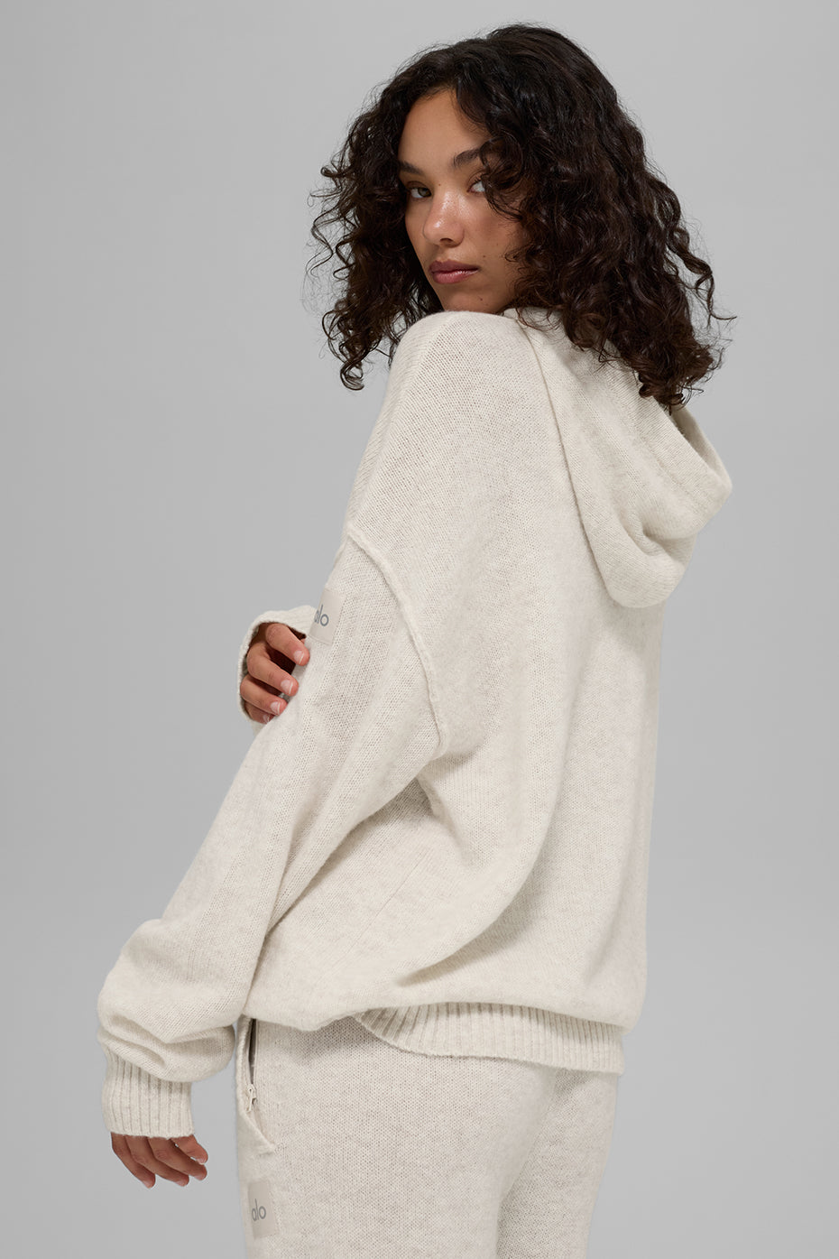Alo Yoga Wool Cashmere New Class Hoodie - Bone Heather - imagen 3