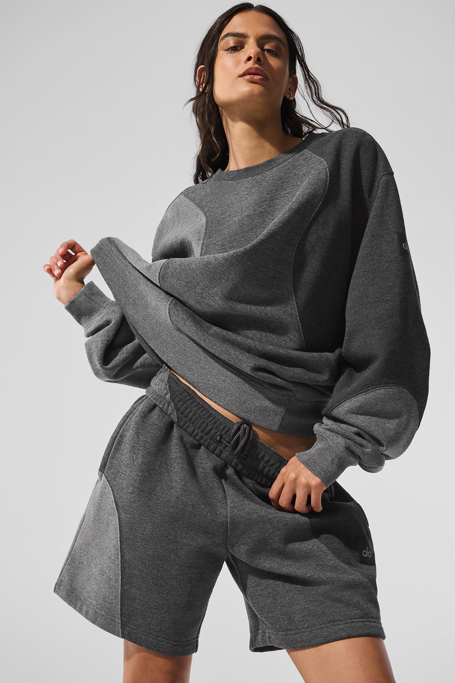 Alo Yoga Make Waves Crew Neck Pullover - Dark Heather Grey Tonal - imagen 5