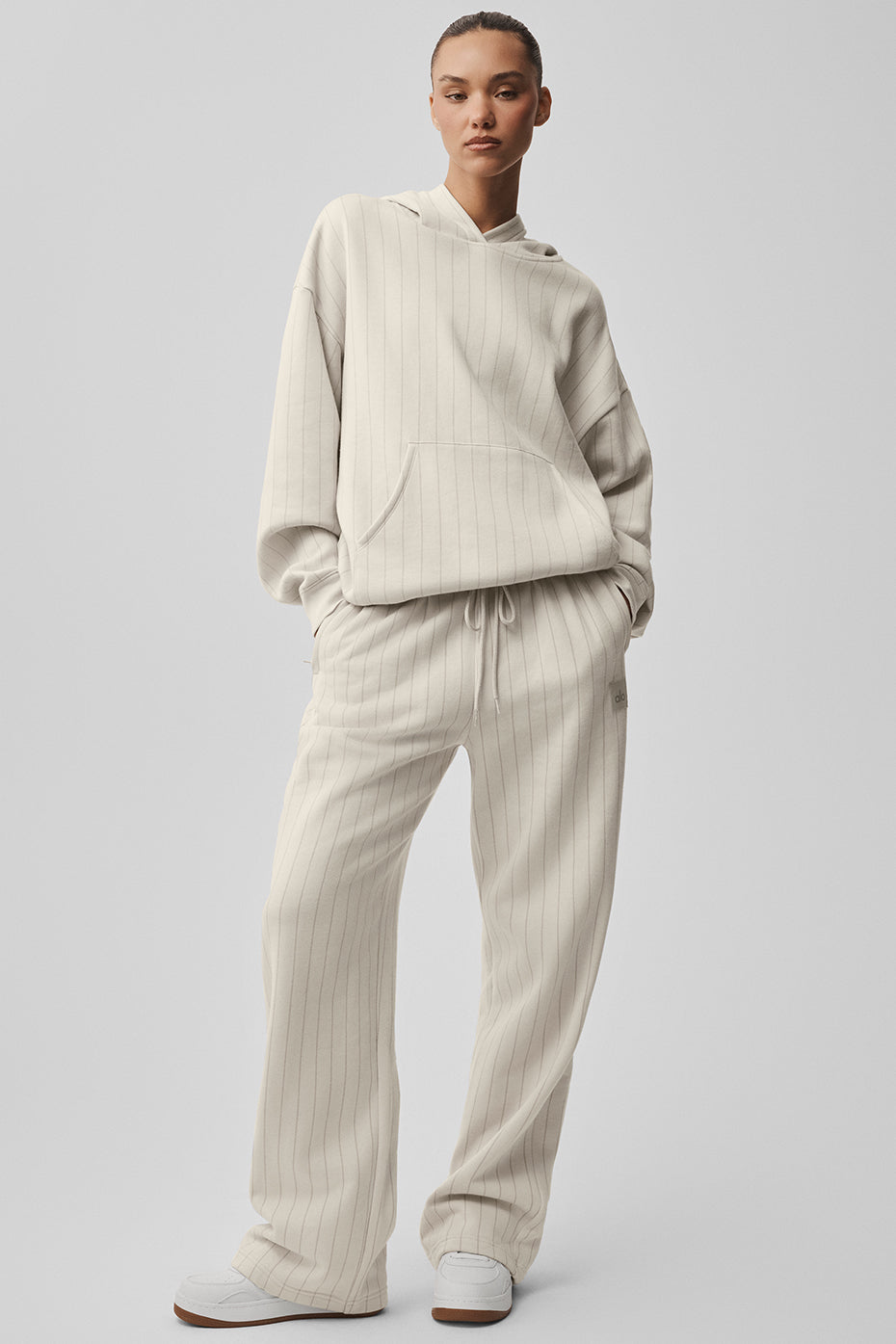 Alo Yoga Pinstripe Hoodie - Bone Pinstripe - imagen 5