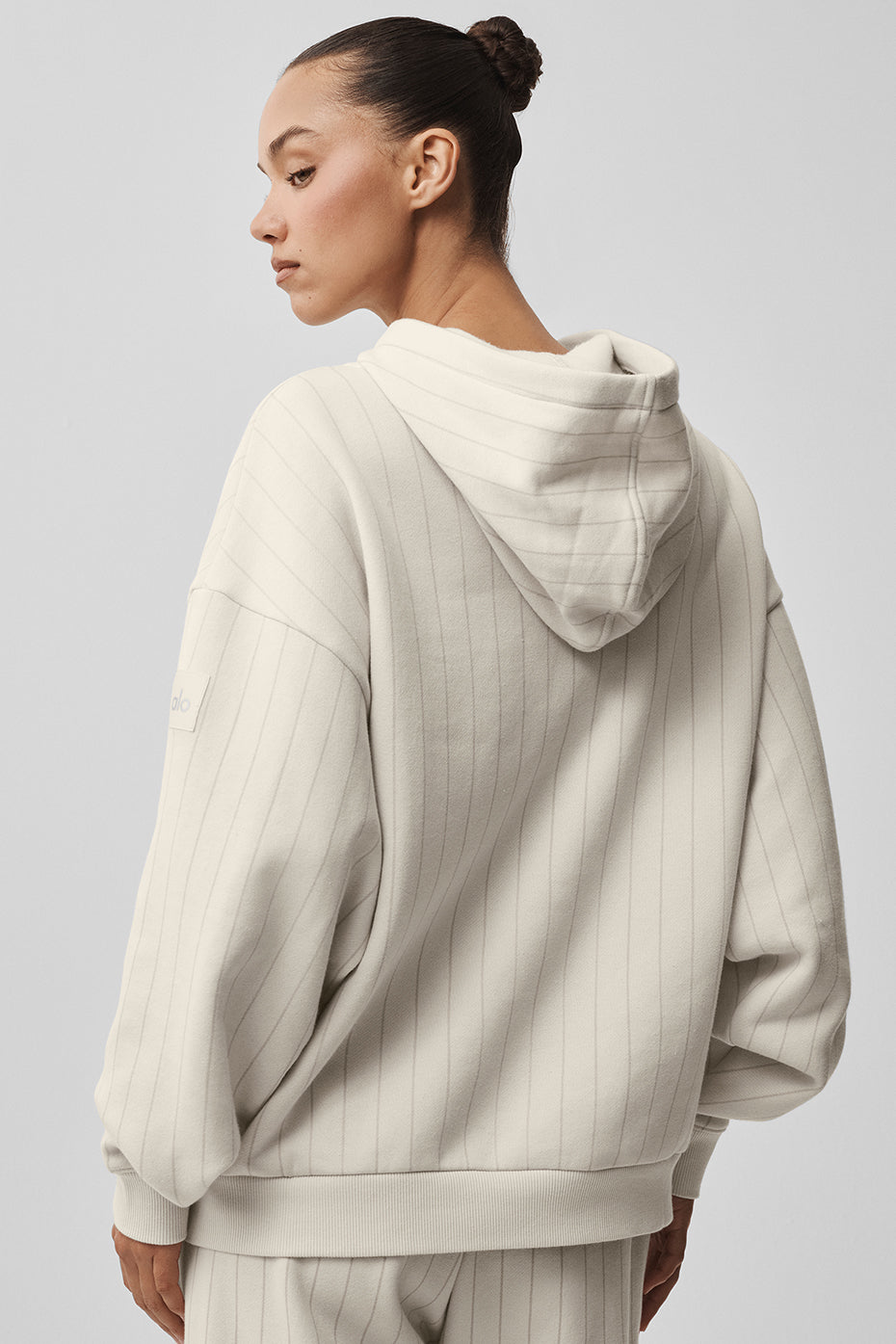 Alo Yoga Pinstripe Hoodie - Bone Pinstripe - imagen 3