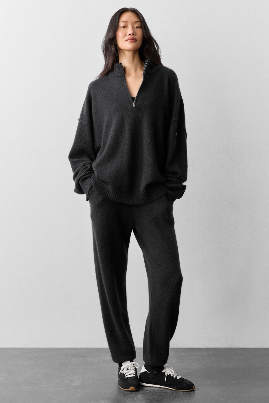 Alo Yoga Wool Cashmere New Class 1/4 Zip Pullover - Black - imagen 5