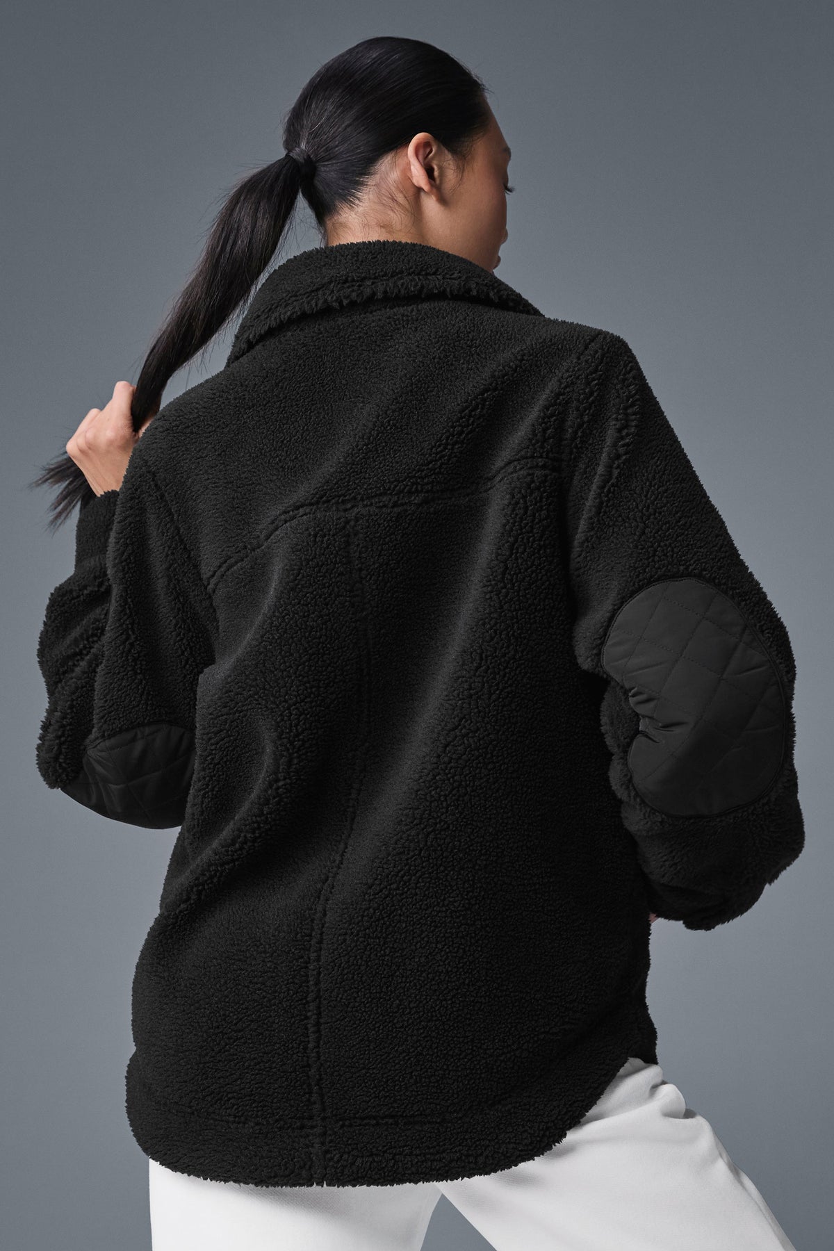 Alo Yoga Sherpa Edge Shacket - Black - imagen 3