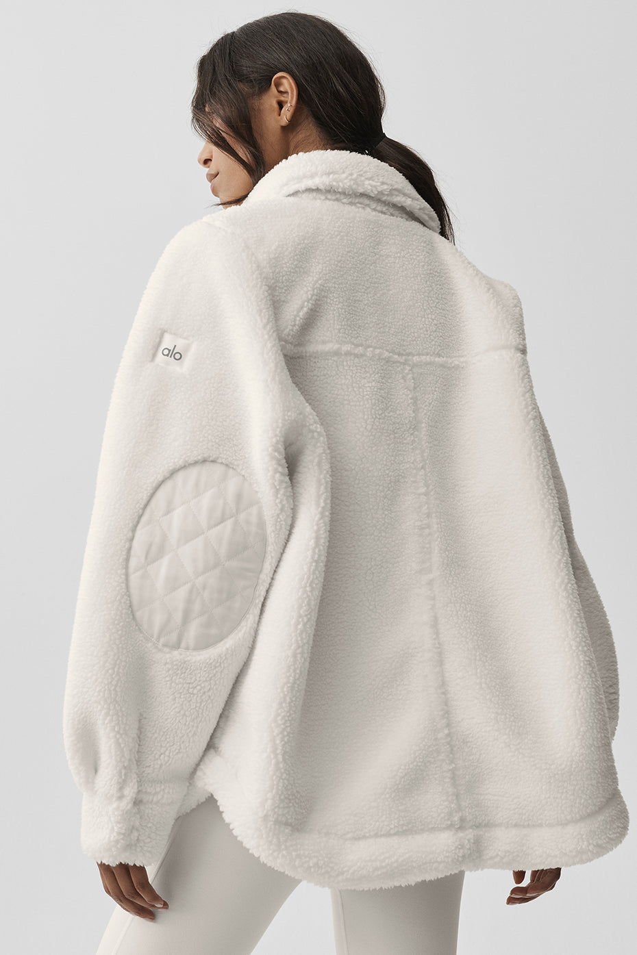 Alo Yoga Sherpa Edge Shacket - Ivory - imagen 2