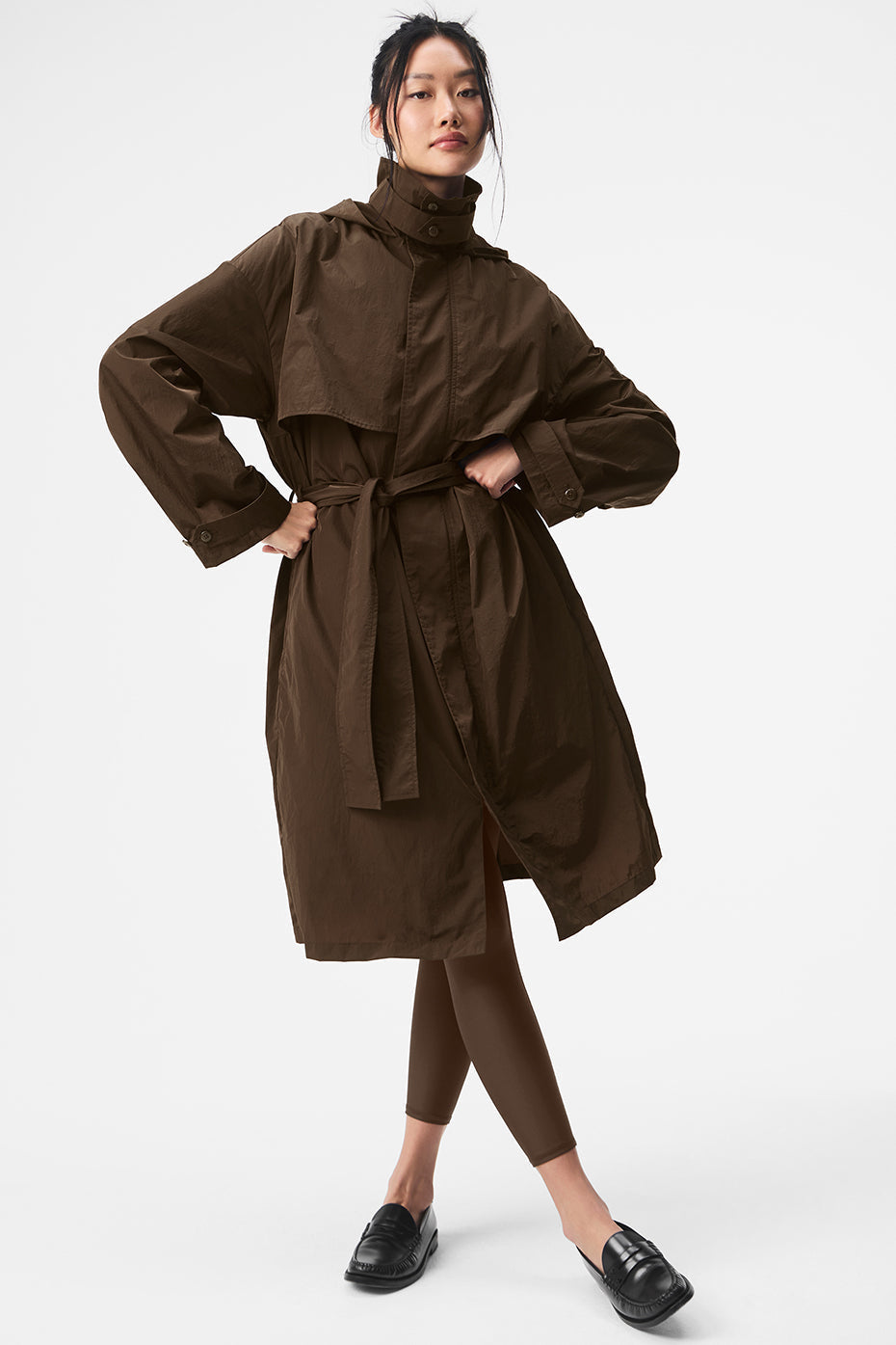 Alo Yoga Crinkle On The Move Trench - Espresso - imagen 1