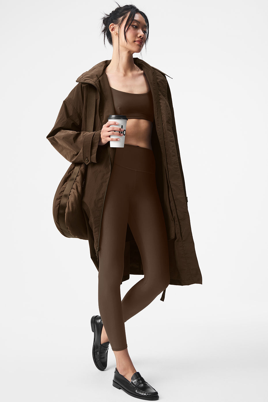 Alo Yoga Crinkle On The Move Trench - Espresso - imagen 5