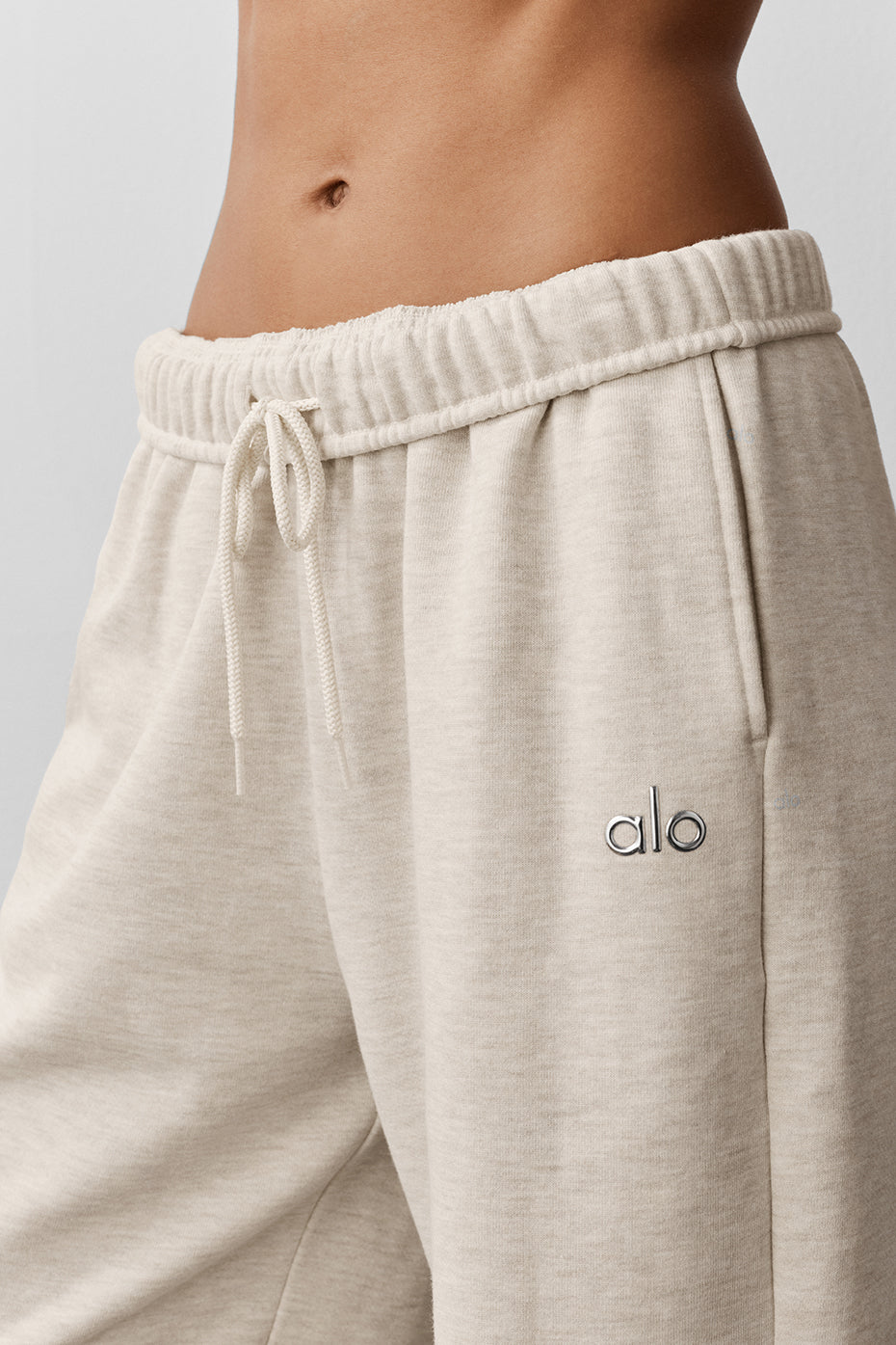 Alo Yoga Accolade Straight Leg Sweatpant - Oatmeal Heather - imagen 3