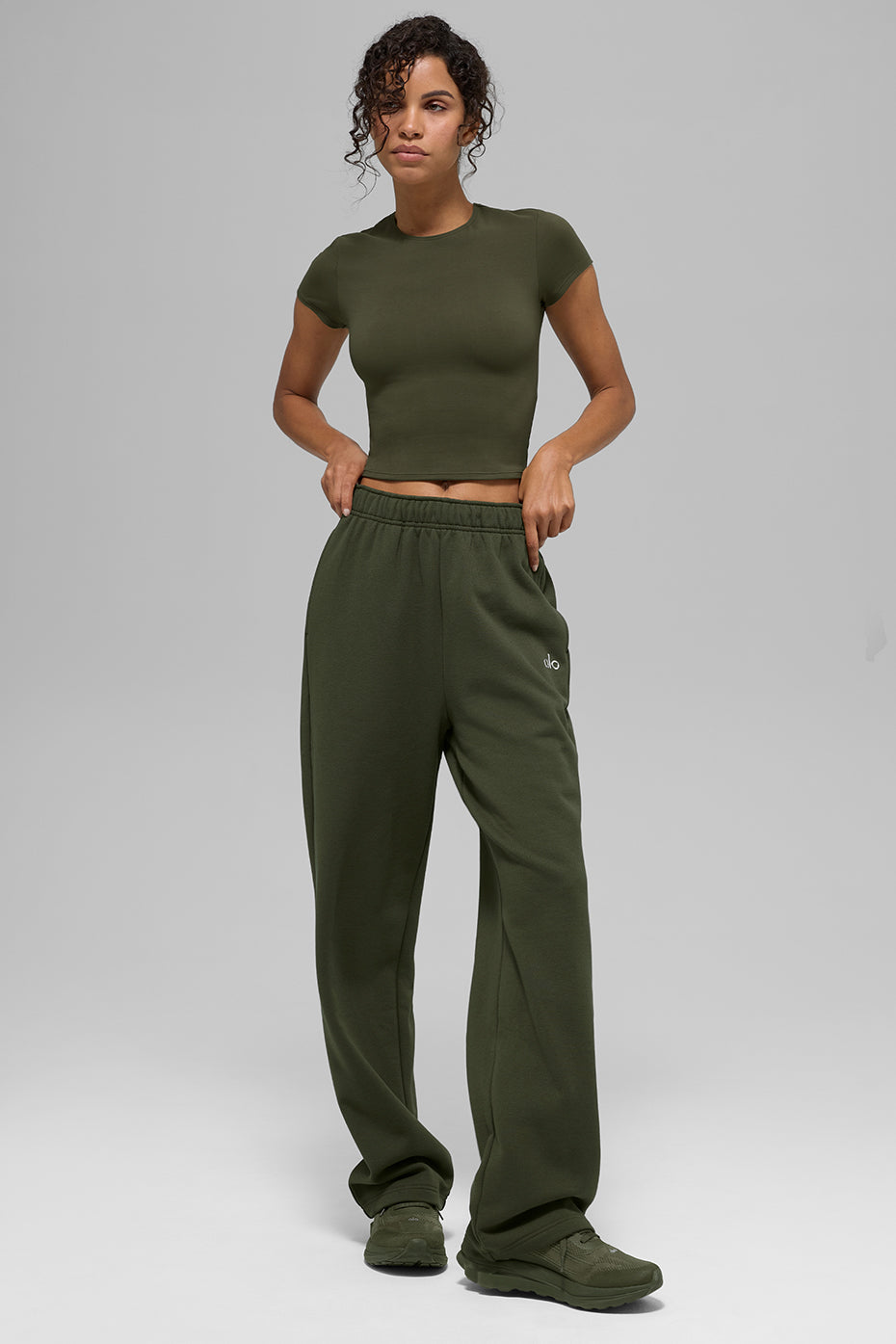 Alo Yoga Accolade Straight Leg Sweatpant - Green Olive - imagen 4