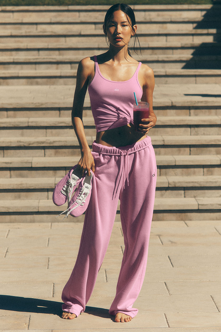 Alo Yoga Accolade Straight Leg Sweatpant - Candy Heart Pink - imagen 6