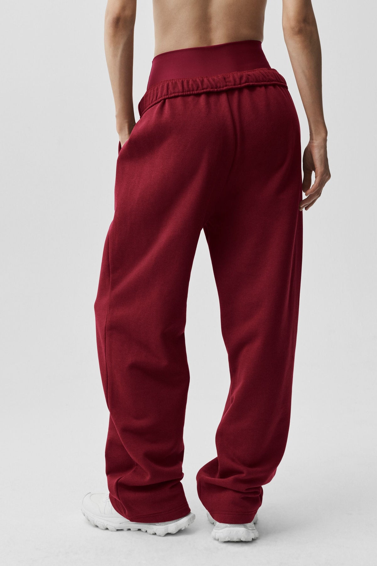 Alo Yoga Accolade Straight Leg Sweatpant - Summer Romance Red - imagen 2