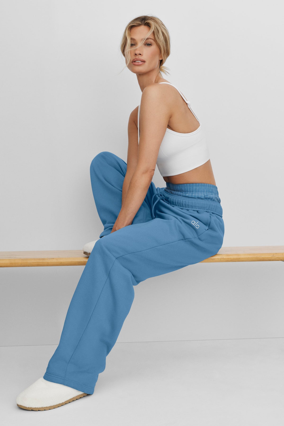 Alo Yoga Accolade Straight Leg Sweatpant - California Blue - imagen 5