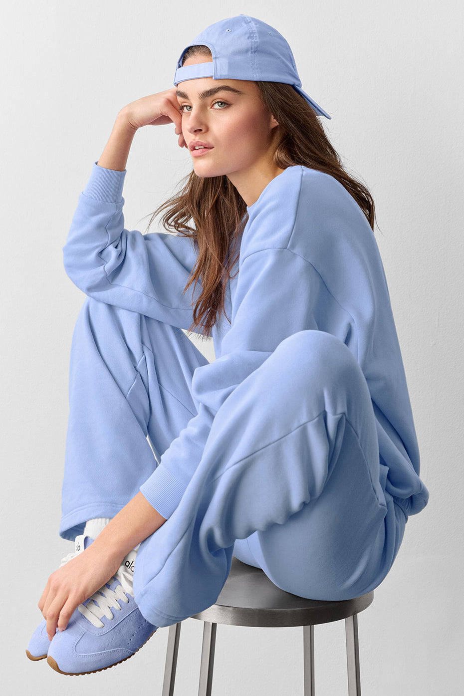 Alo Yoga Accolade Straight Leg Sweatpant - Light Provence Blue - imagen 5