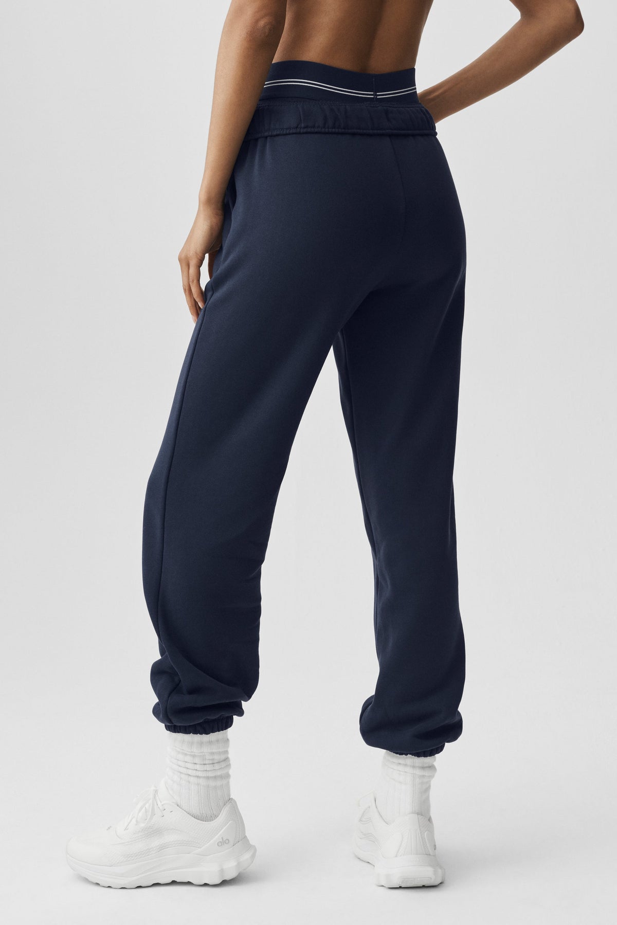 Alo Yoga Accolade Sweatpant - Navy - imagen 4