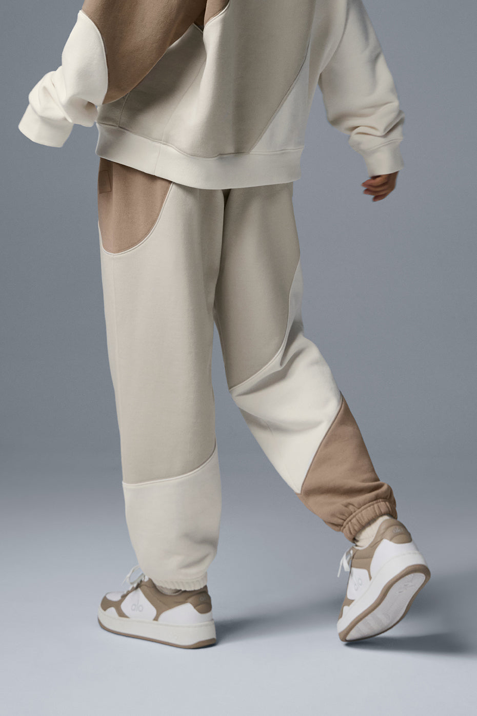 Alo Yoga Make Waves Sweatpant - Ivory/Bone/Gravel - imagen 2