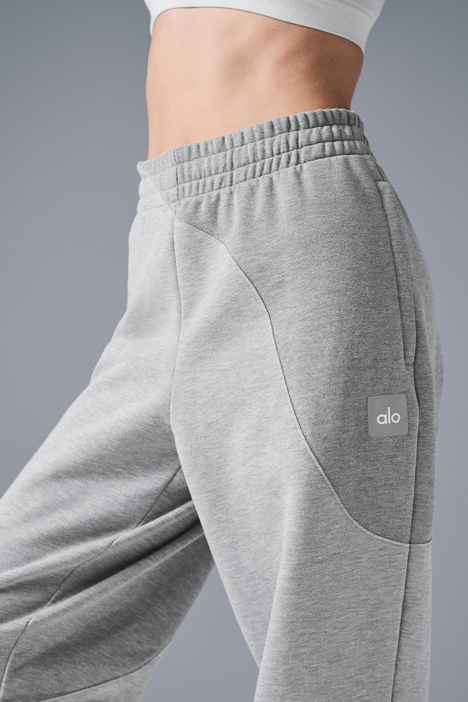 Alo Yoga Make Waves Sweatpant - Athletic Heather Grey Tonal - imagen 3