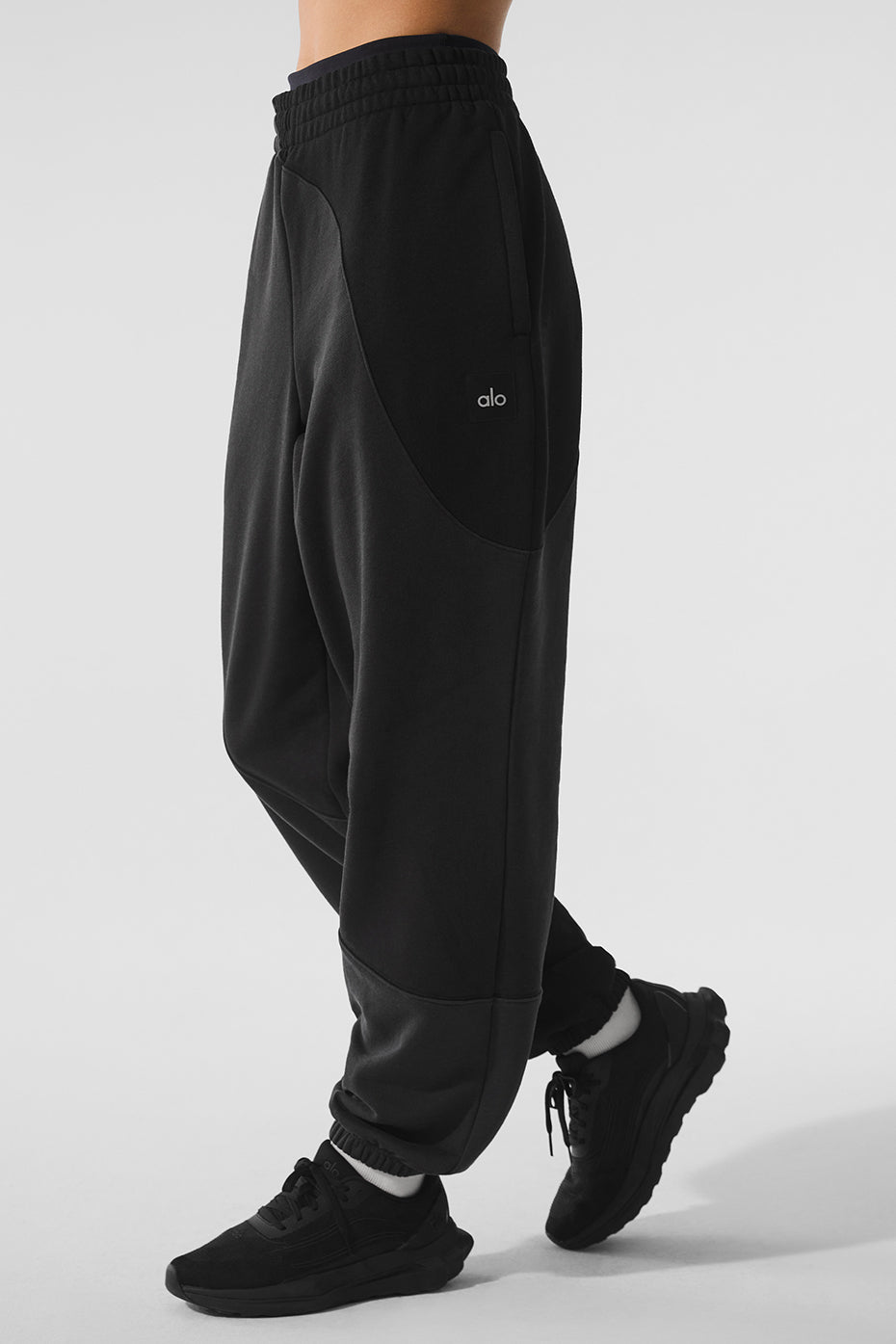 Alo Yoga Make Waves Sweatpant - Vintage Black Tonal - imagen 3