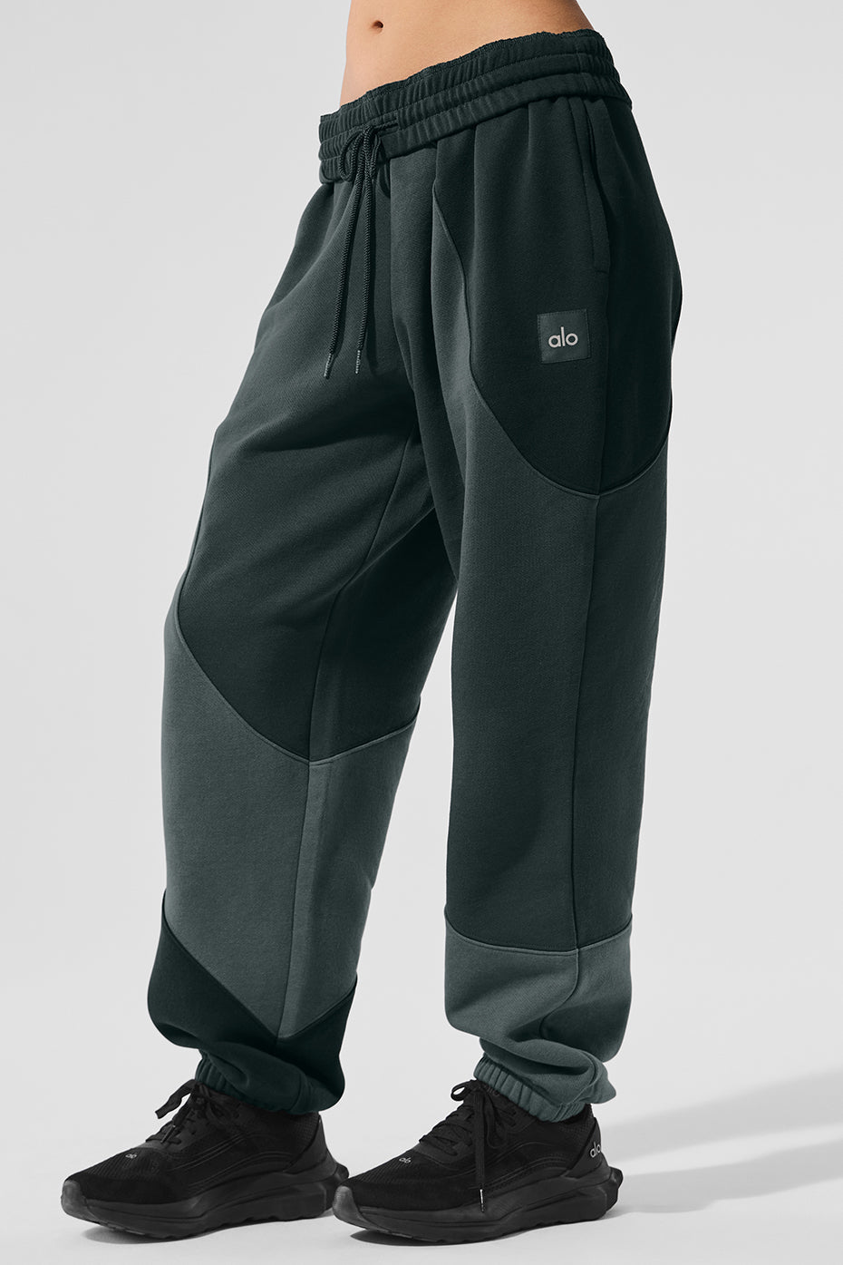 Alo Yoga Make Waves Sweatpant - Charcoal Green Tonal - imagen 3