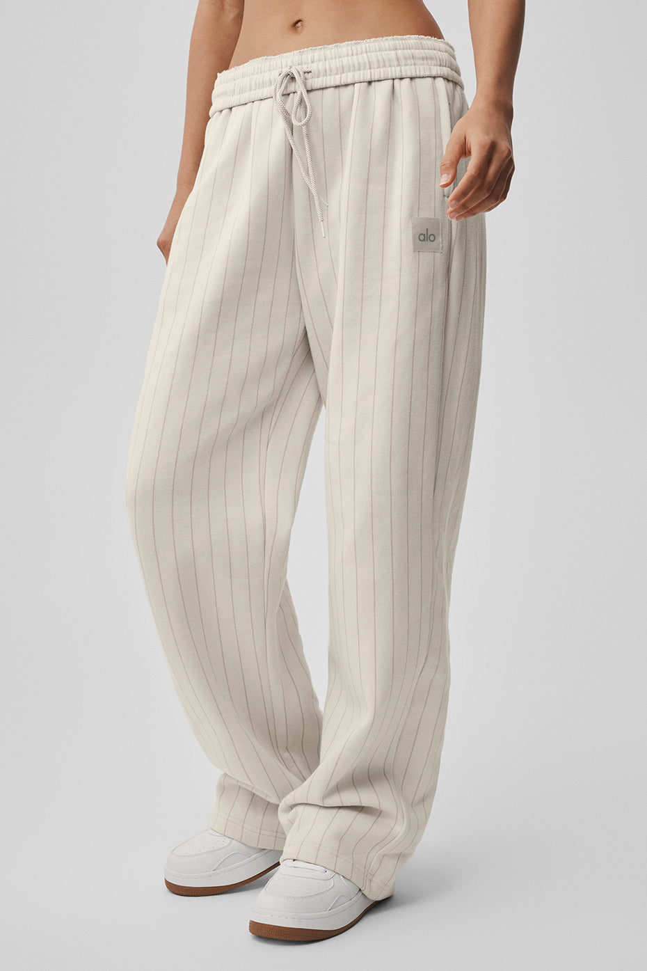 Alo Yoga Pinstripe Straight Leg Sweatpant - Bone Pinstripe - imagen 1