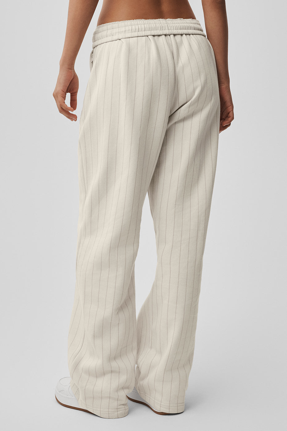 Alo Yoga Pinstripe Straight Leg Sweatpant - Bone Pinstripe - imagen 3