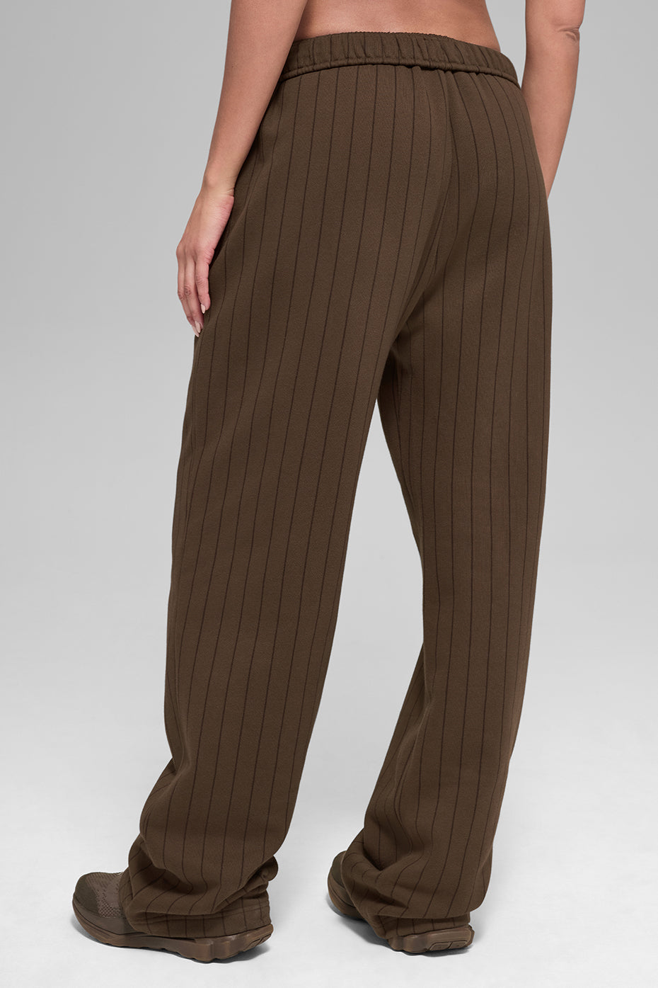 Alo Yoga Pinstripe Straight Leg Sweatpant - Espresso Pinstripe - imagen 3