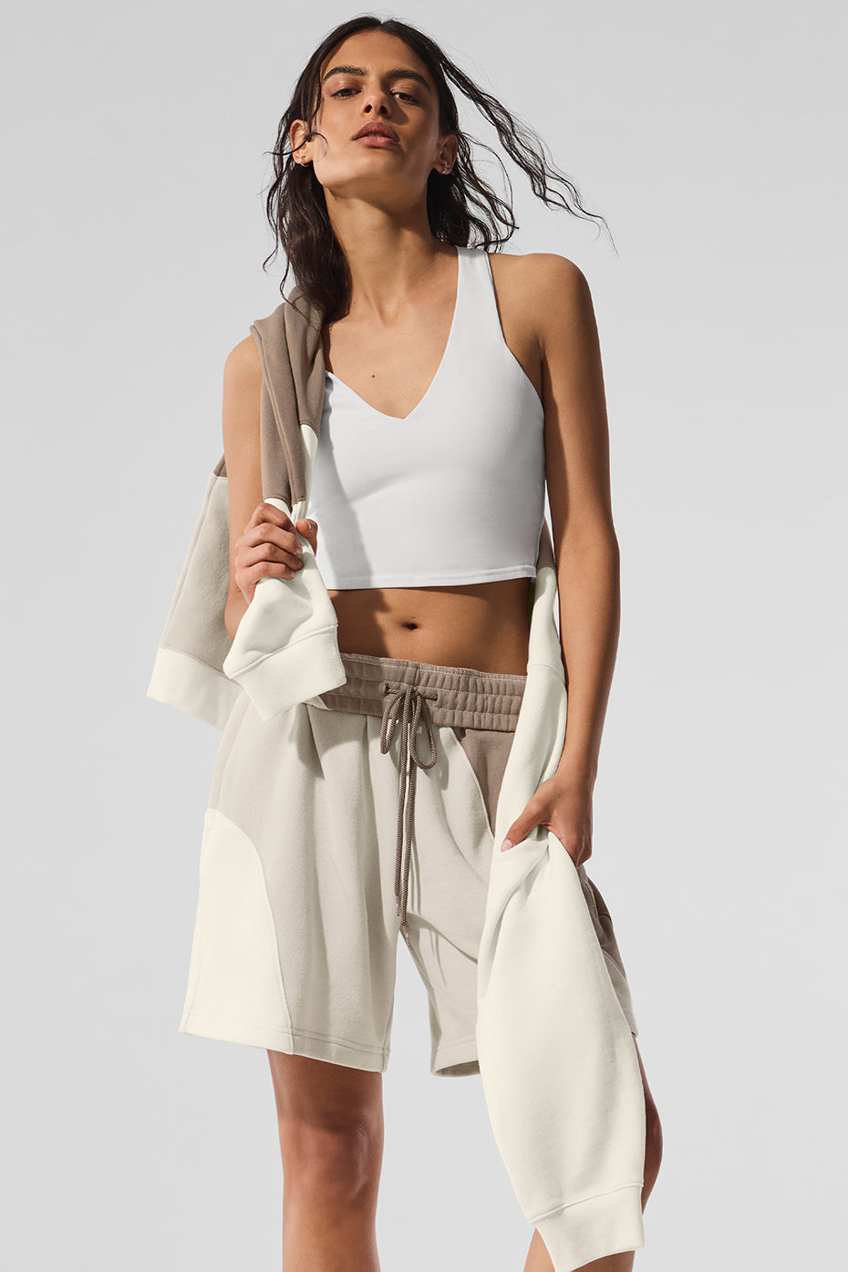 Alo Yoga 7" Make Waves Short - Ivory/Bone/Gravel - imagen 4