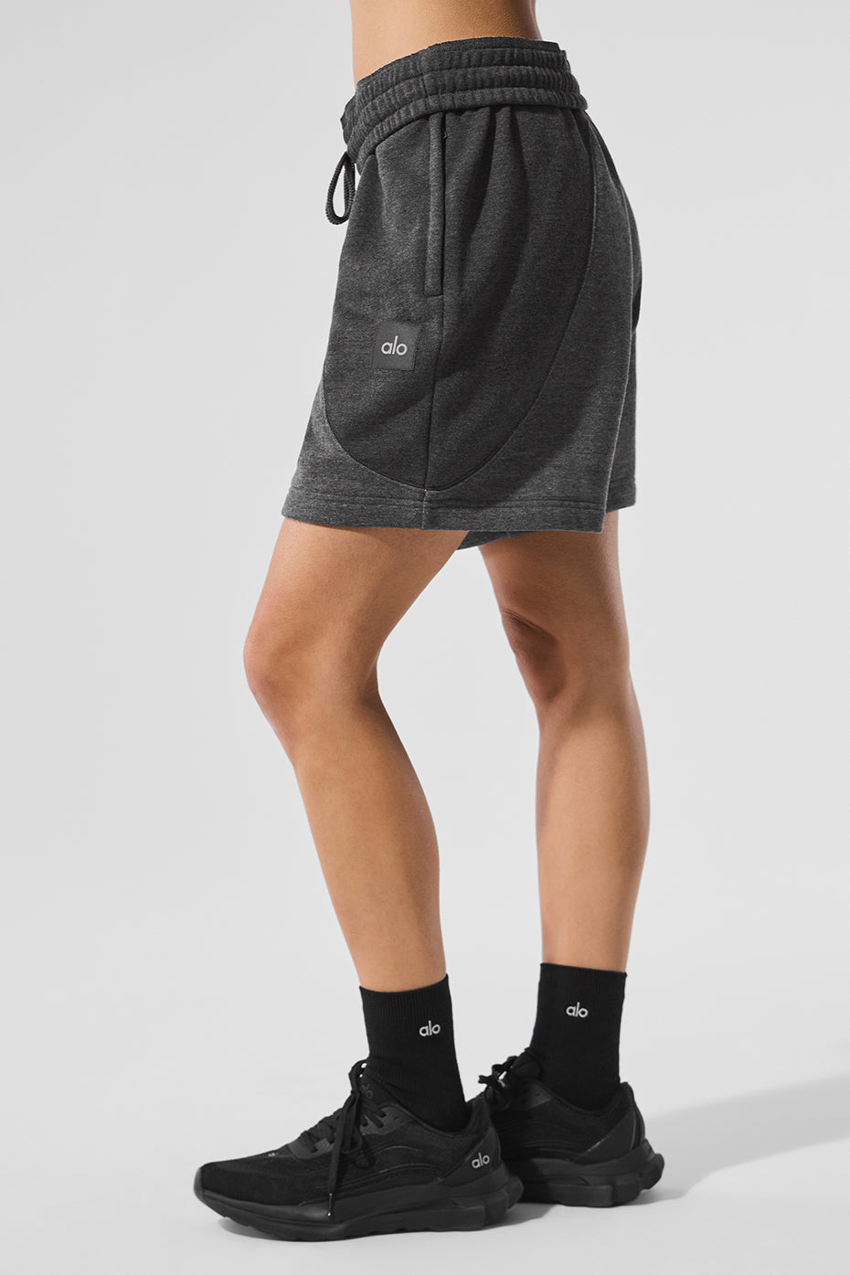 Alo Yoga 7" Make Waves Short - Dark Heather Grey Tonal - imagen 4