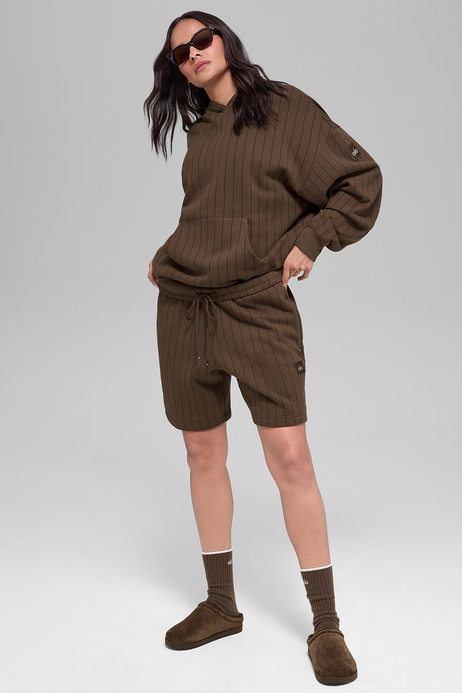 Alo Yoga 7" Pinstripe Short - Espresso Pinstripe - imagen 4