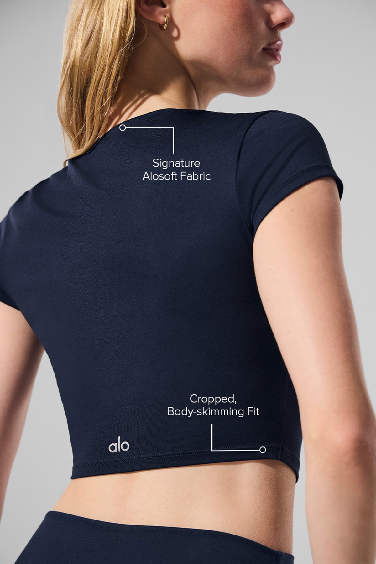 Alo Yoga Alosoft Crop Finesse Short Sleeve - Navy - imagen 2