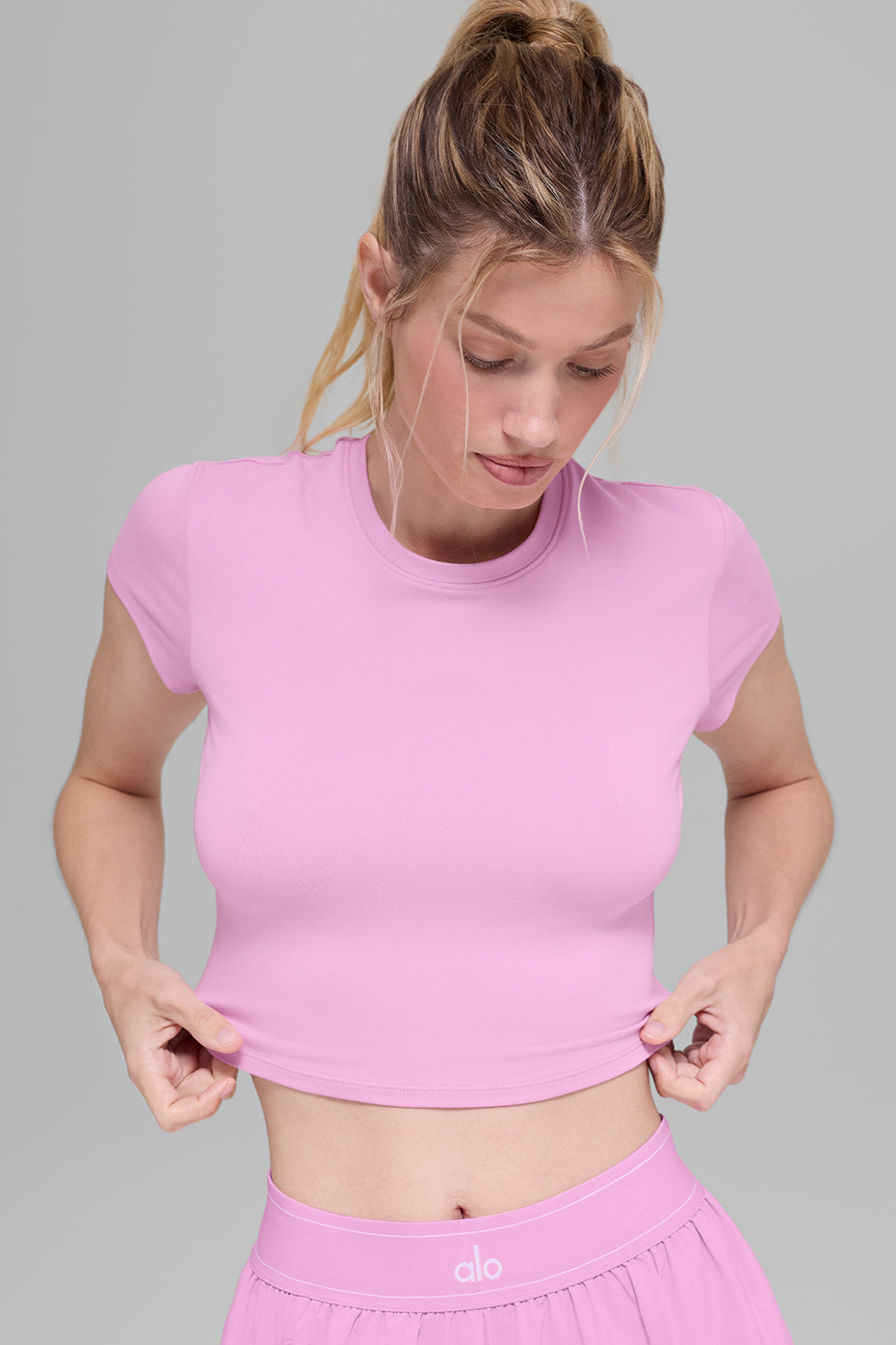 Alo Yoga Alosoft Crop Finesse Short Sleeve - Candy Heart Pink - imagen 3