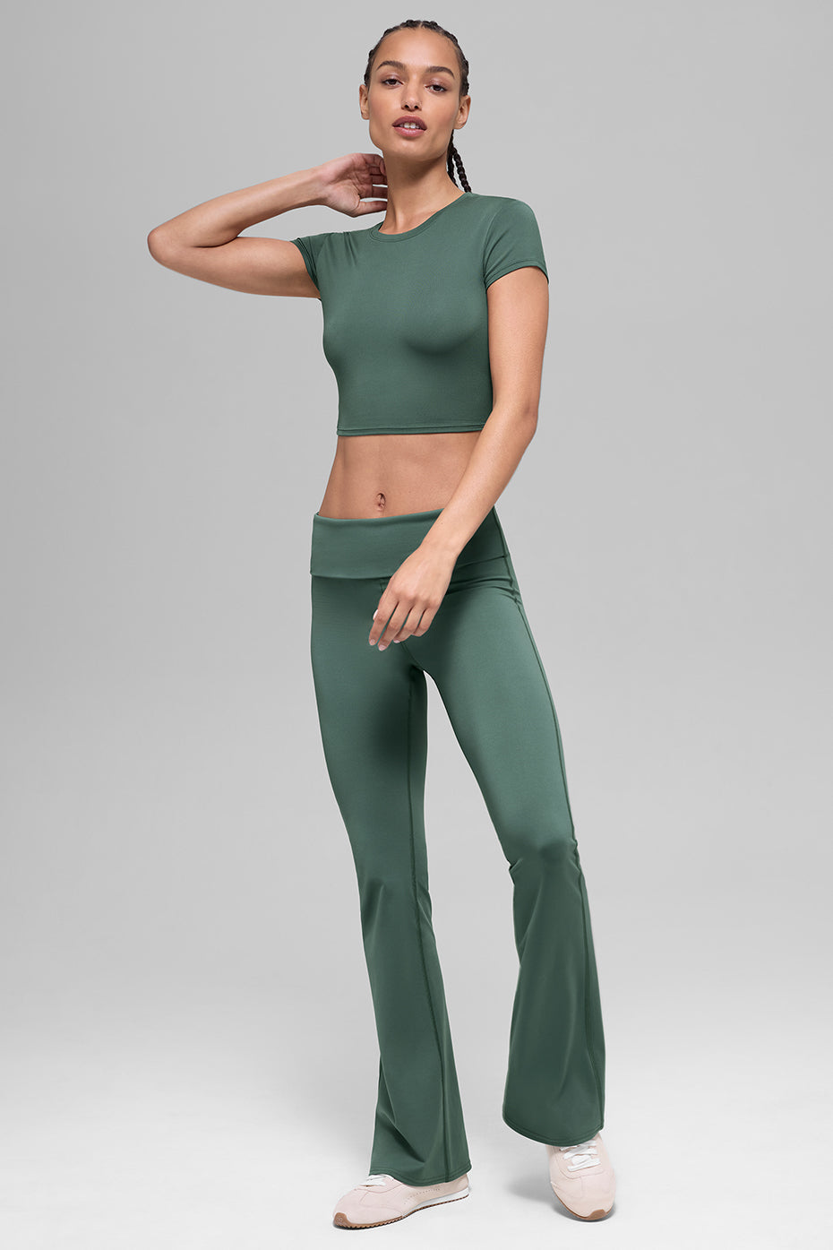 Alo Yoga Alosoft Crop Finesse Short Sleeve - Clover Green - imagen 4