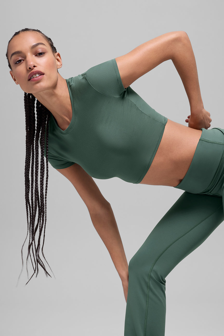 Alo Yoga Alosoft Crop Finesse Short Sleeve - Clover Green - imagen 3