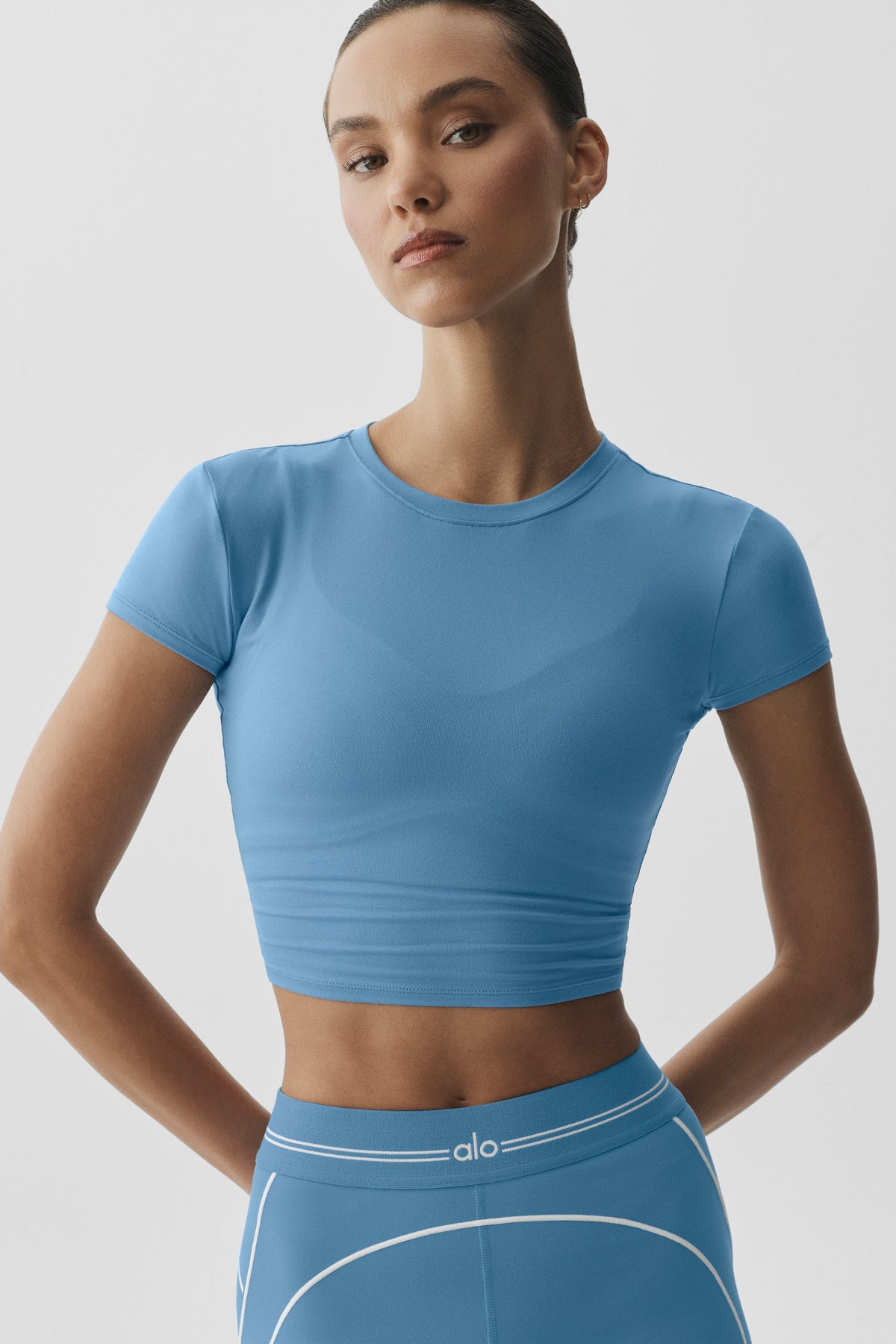 Alo Yoga Alosoft Crop Finesse Short Sleeve - California Blue - imagen 1