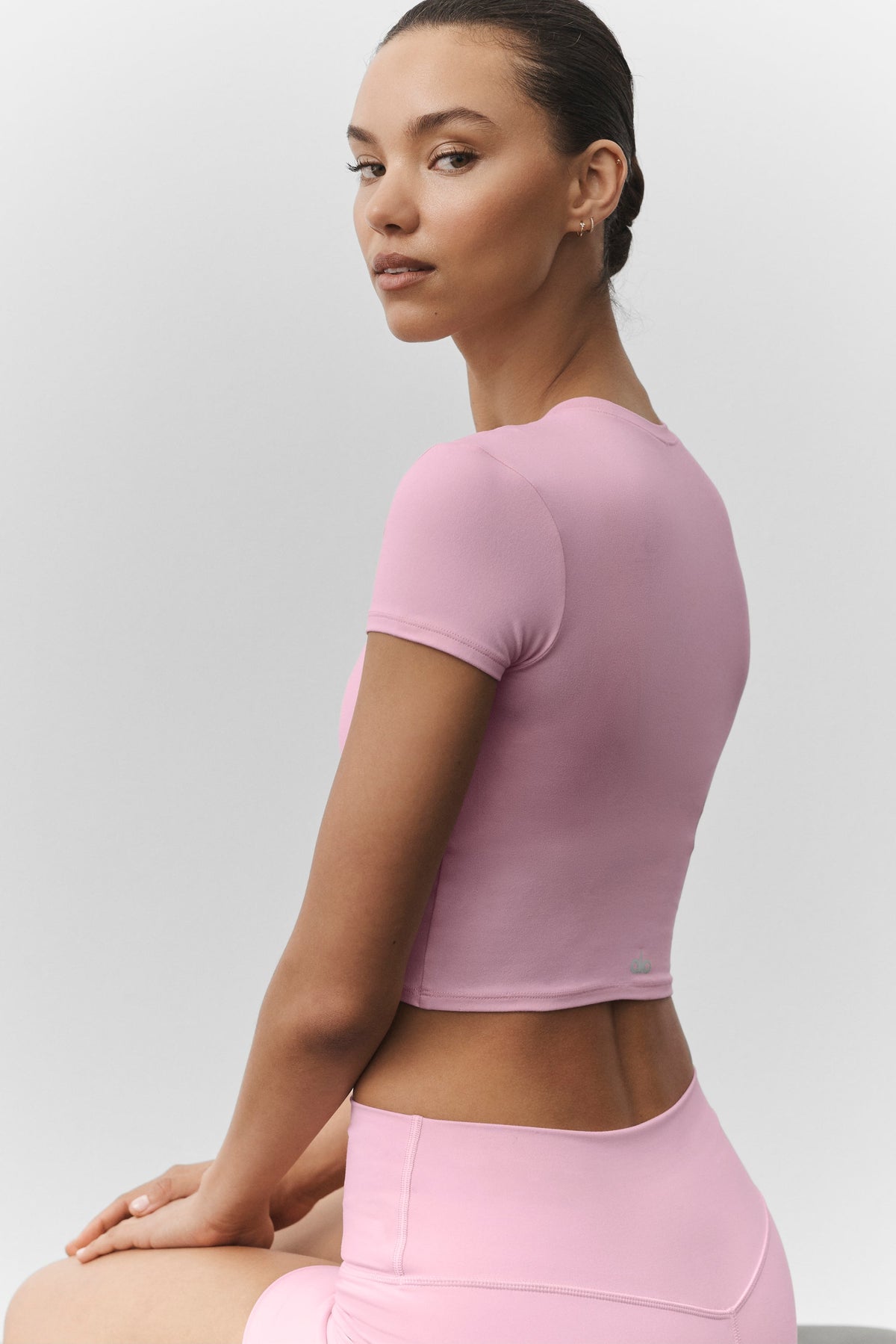 Alo Yoga Alosoft Crop Finesse Short Sleeve - Pink Marshmallow - imagen 4