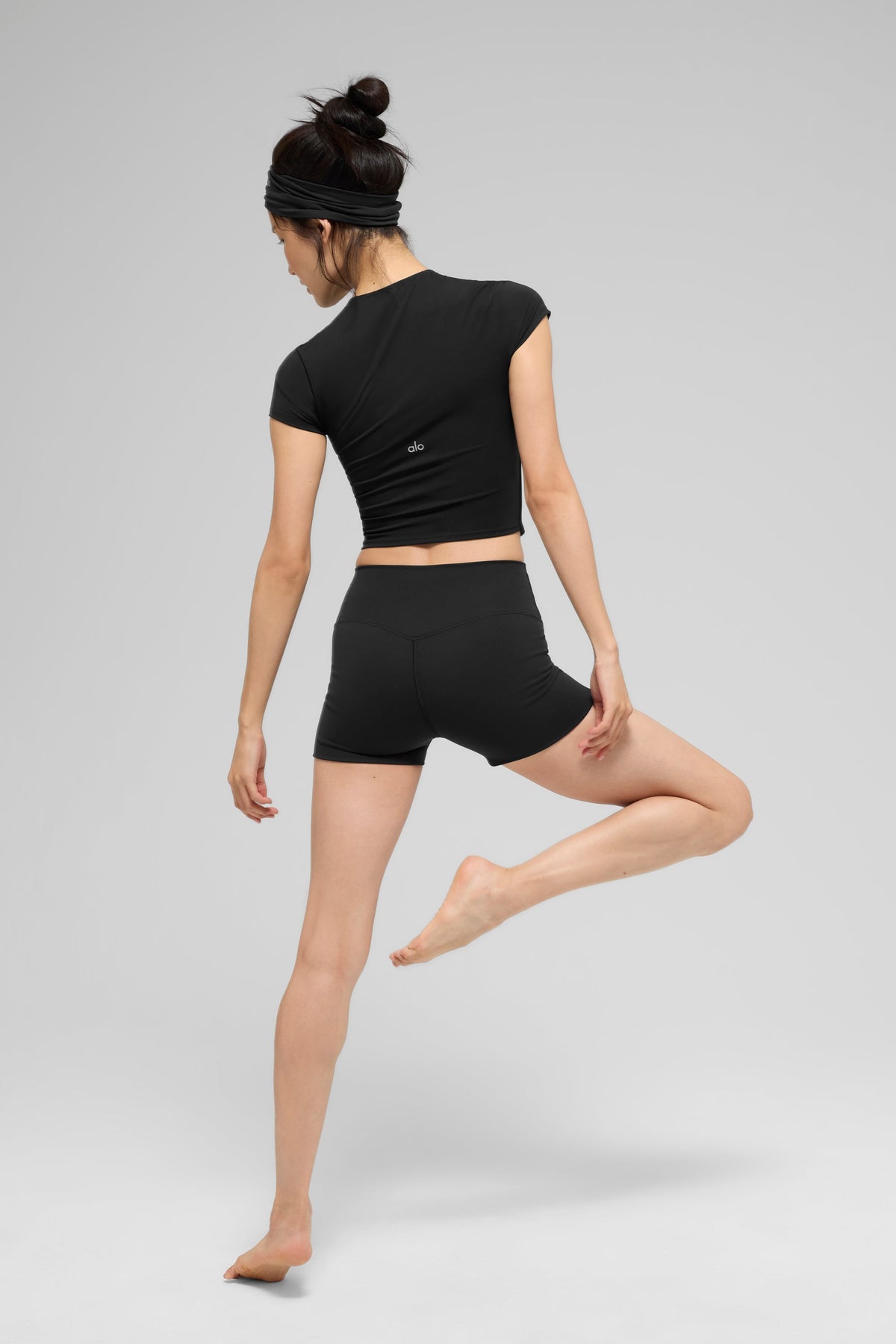 Alo Yoga ALO Softsculpt Precision Short Sleeve Top - Black - imagen 4