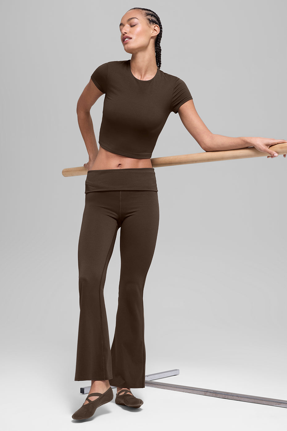 Alo Yoga ALO Softsculpt Precision Short Sleeve Top - Espresso - imagen 6