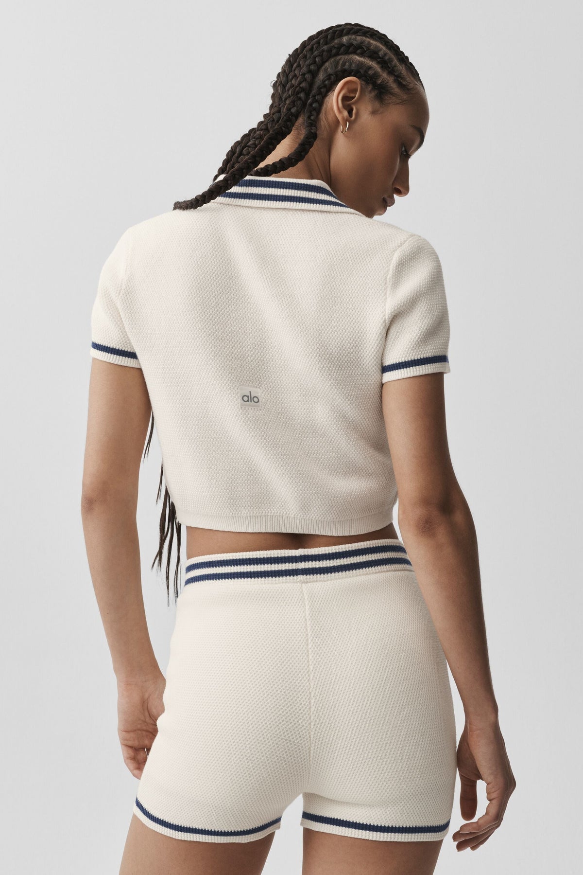 Alo Yoga Tennis Club Sweater Knit Cropped Polo - Ivory/Navy - imagen 3