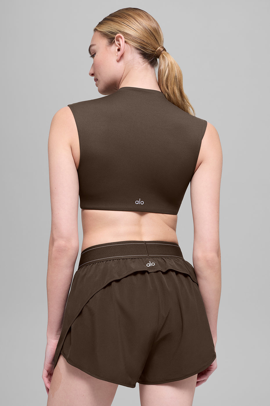 Alo Yoga ALO Softsculpt Capped Out Short Sleeve - Espresso - imagen 3