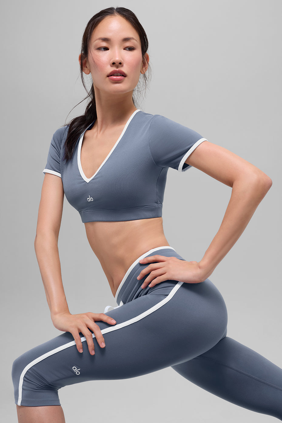 Alo Yoga Airbrush Race Pace Short Sleeve - Bluestone/White - imagen 4