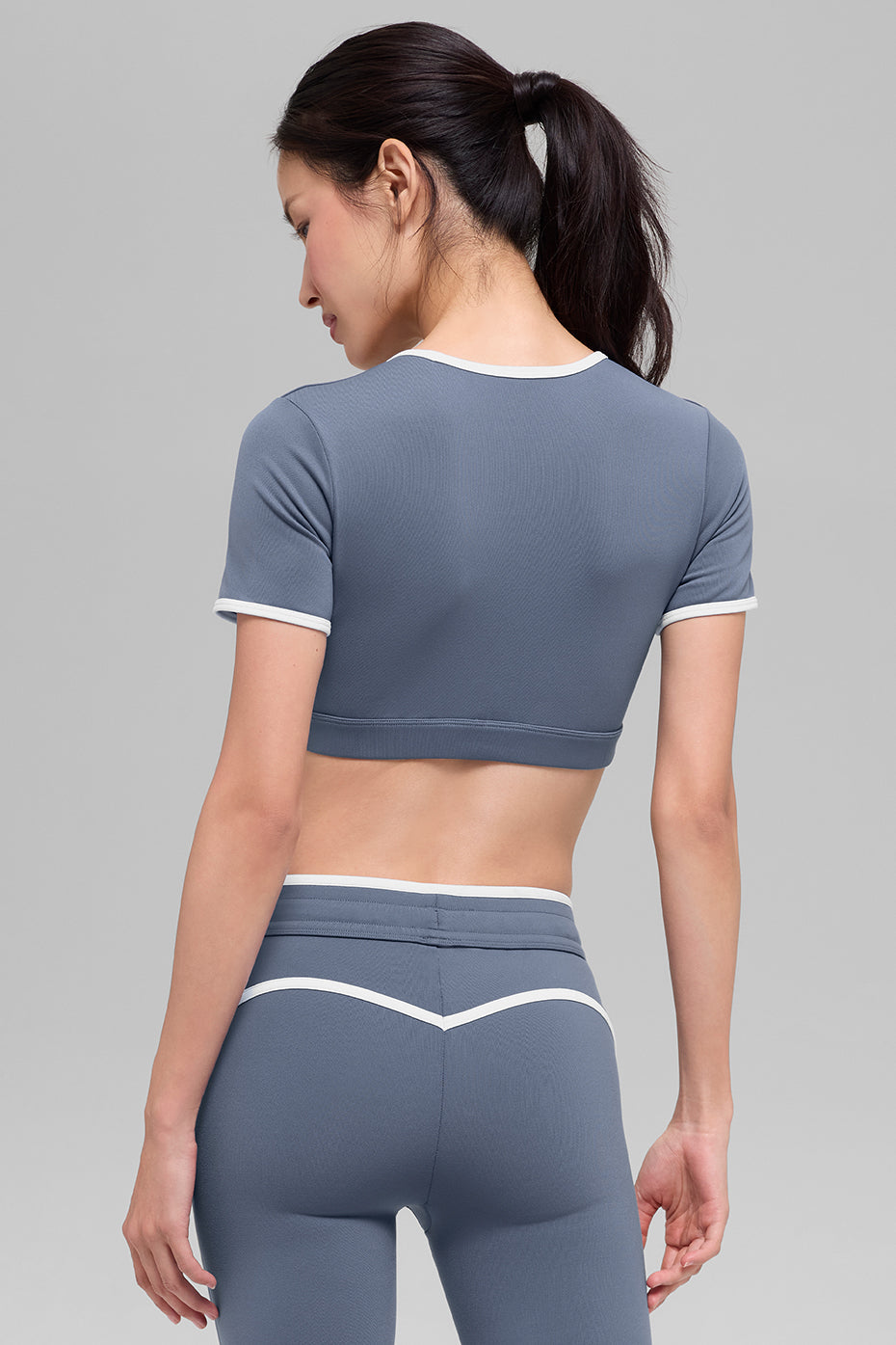 Alo Yoga Airbrush Race Pace Short Sleeve - Bluestone/White - imagen 2