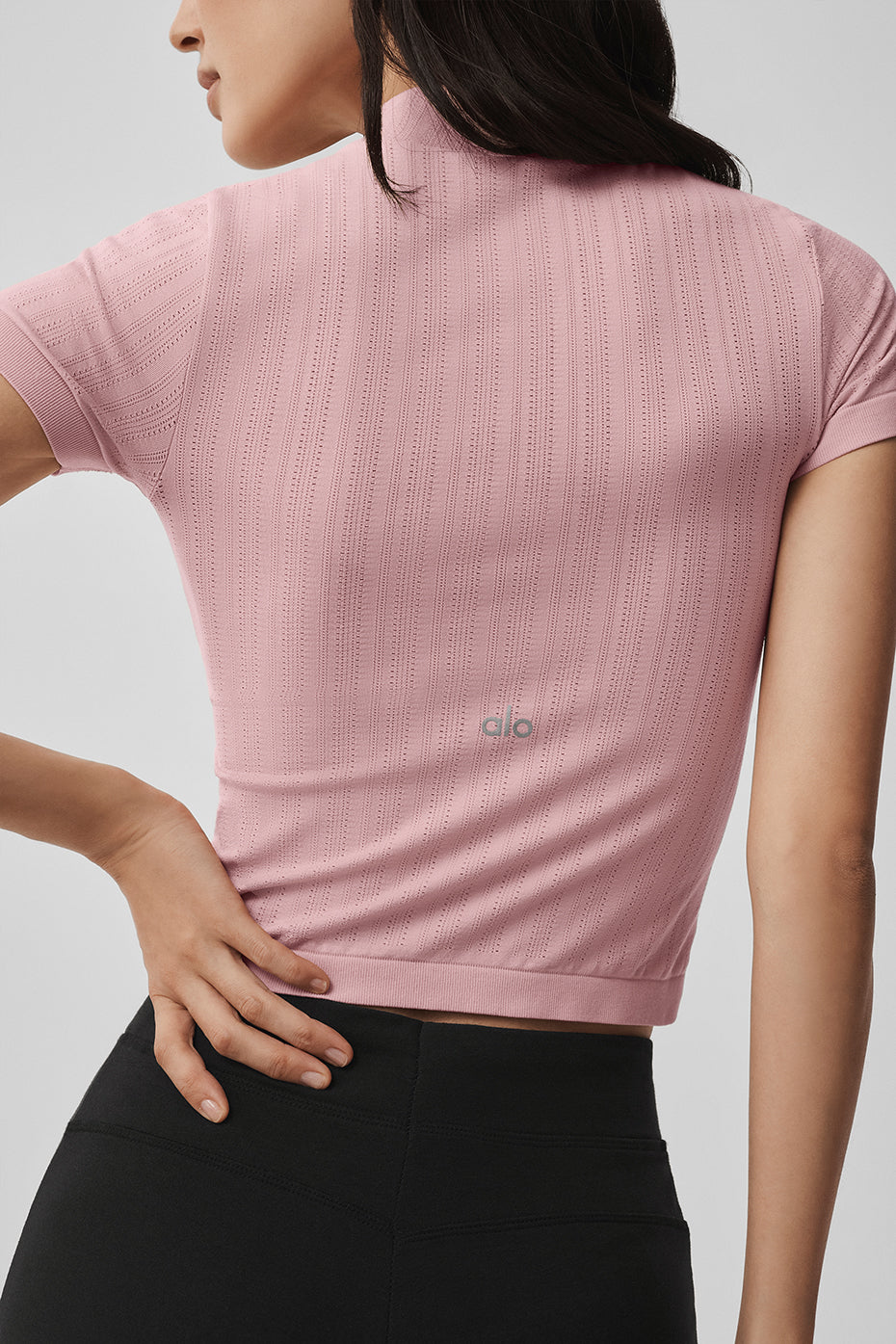 Alo Yoga Seamless Pointelle Mock Neck Short Sleeve - Vintage Pink - imagen 5